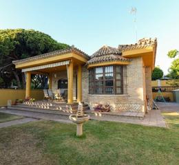 Chalet en La Barrosa. Chalet independiente a 300 metros de la playa la barrosa  2 pist