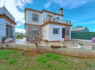 Xalet a Las Lagunas - Campano. Chalet de dos plantas en parcela de 1037 m2