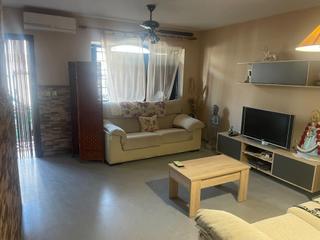 Maison jumelée à Núcleo urbano. Vivienda unifamiliar en la zona mercadona la longuera