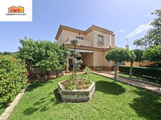 Xalet en N�cleo urbano. Chalet independiente en chiclana de la frontera espacio, luz y c