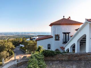 Casa a Avinguda del mas nou. Casa con vistas panormicas