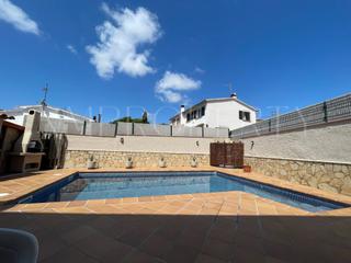 Casa  N/a. Descubre el hogar de tus sueos en el encantador pueblo de caste