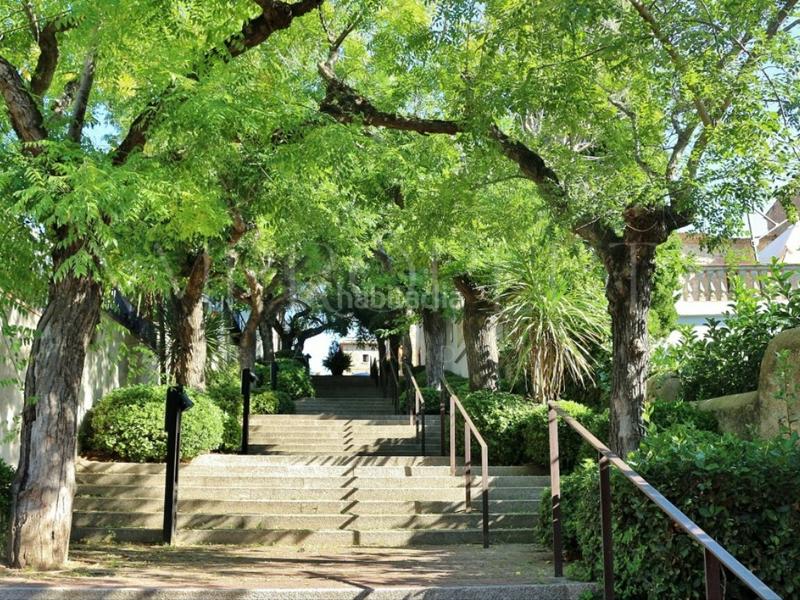 Foto a9b08953-4ac5-4412-a568-48215fe053d6. Aparcament cotxe a Castell d´Aro