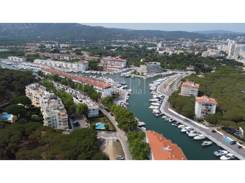 Foto ae08a73b-8313-44b4-93d1-a077ba7e0c4a. Apartament amb aparcament a Port d´Aro Platja d´Aro