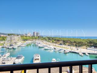 Piccolo appartamento  N/a. Dúplex en venta con vistas únicas al puerto de platja daro