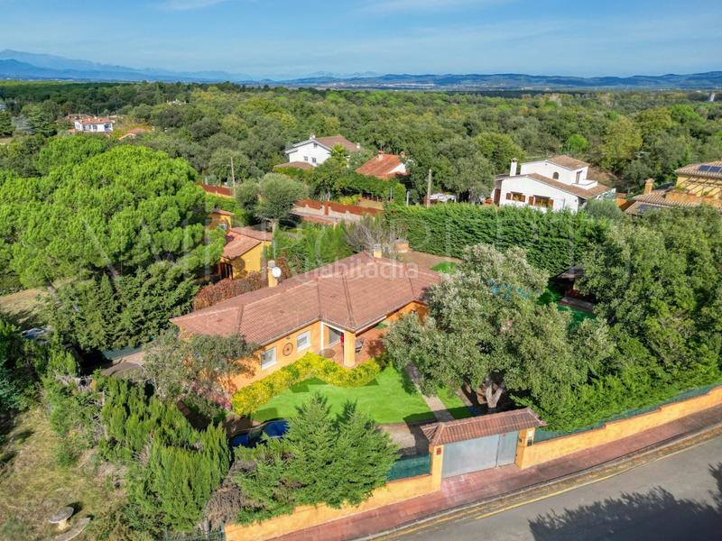 Foto dbca3bc8-d3ce-44a6-a69f-318d3e209f38. Casa  en venta en can carbonell privacidad, comodidad y encanto en una sola planta en Caldes de Malavella