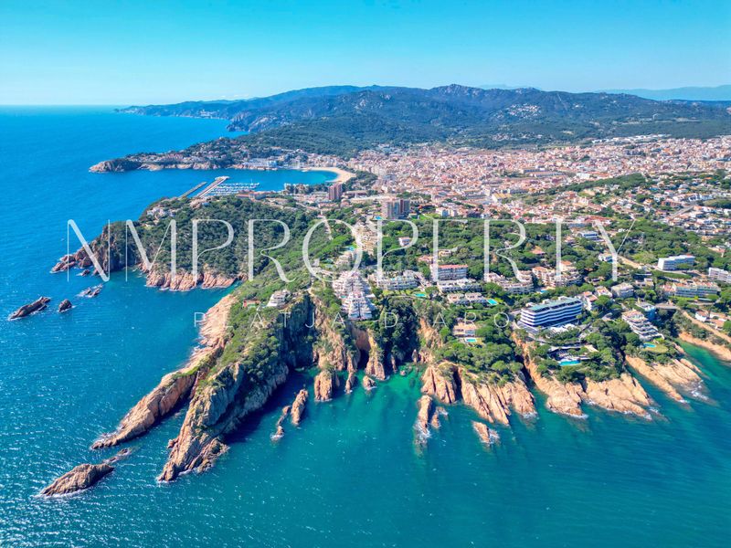 Foto 5bc0bfda-3bad-407c-ad38-061f74e2ed20. Alquiler ático  dúplex con piscina privada y vistas al mar en s’agaró en Sant Feliu de Guíxols