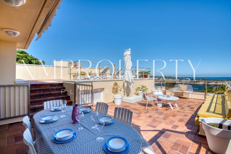Foto 5d922c31-7d61-4fc0-a244-4bc4729d2472. Alquiler ático  dúplex con piscina privada y vistas al mar en s’agaró en Sant Feliu de Guíxols