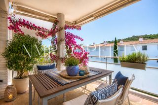 Piso  Avinguda catalans universals. Exclusivo apartamento frente al canal del puerto de platja d’aro
