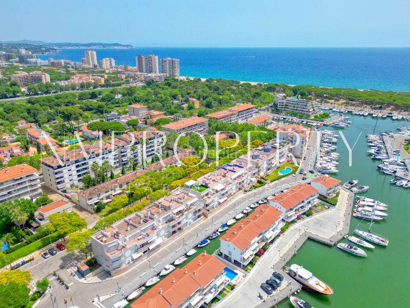 Foto cb864383-9673-4963-955a-617f76494197. Pis amb calefacció aparcament piscina a Port d´Aro Platja d´Aro