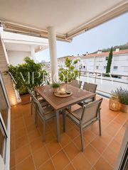 Pis  Avinguda catalans universals. Exclusivo apartamento frente al canal del puerto de platja d’aro