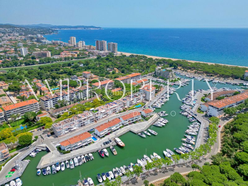 Foto dd7eb118-d77d-4771-a603-4f52f2d06b1a. Pis amb calefacció aparcament piscina a Port d´Aro Platja d´Aro