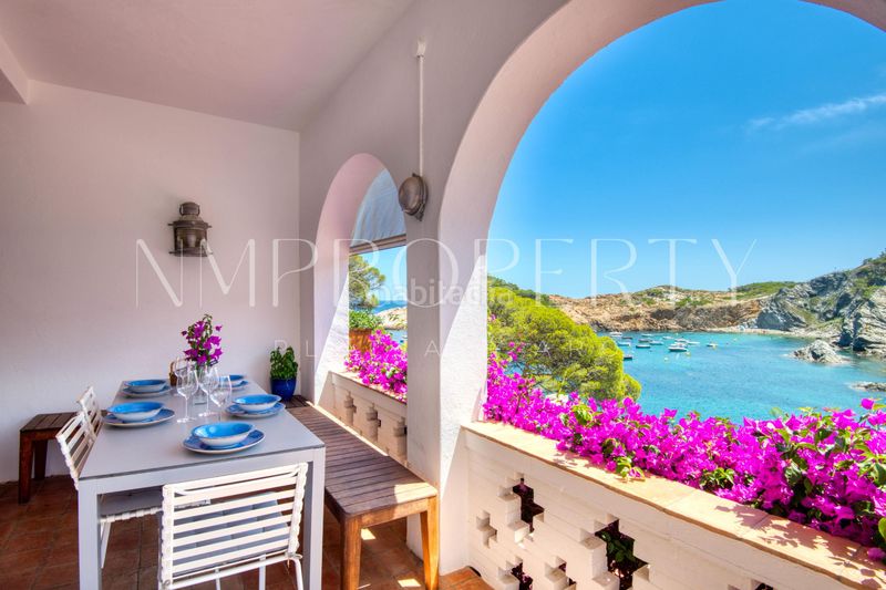 Foto 5f09d897-9c43-467e-9ac1-044593927c80. Casa aparellada amb xemeneia a Aiguafreda-Sa Tuna Begur