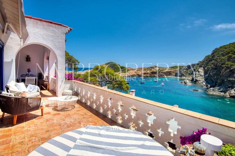 Foto aeff81fd-0cf0-44b6-bee1-9d11f030c32f. Casa aparellada amb xemeneia a Aiguafreda-Sa Tuna Begur
