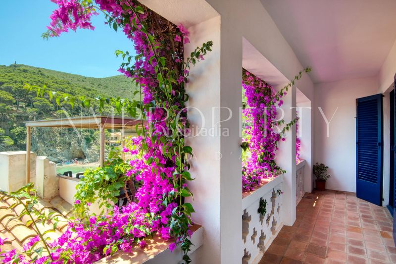 Foto bddd1ff6-513f-4e90-bfdd-be61f0e63765. Casa aparellada amb xemeneia a Aiguafreda-Sa Tuna Begur