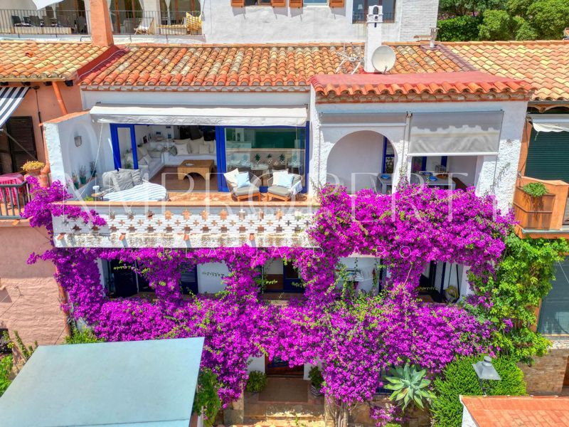 Foto c9d8b206-281e-443d-806b-df31dfd29cb5. Casa aparellada amb xemeneia a Aiguafreda-Sa Tuna Begur