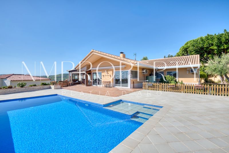 Foto 21b7db16-b666-4d47-bce9-e23d23e11a62. Chalet villa con piscina infinity y espectaculares vistas al mar a 5 minutos de platja d’aro en Platja d´Aro