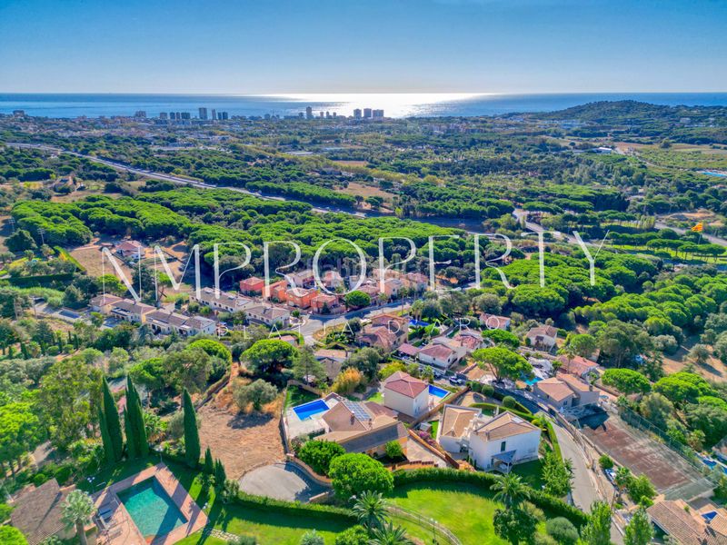 Foto 22b5b78c-168a-4ab2-8e8e-20395aae9c6c. Chalet villa con piscina infinity y espectaculares vistas al mar a 5 minutos de platja d’aro en Platja d´Aro