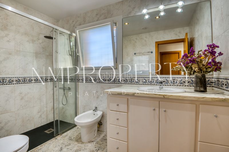 Foto 2549580e-d265-4179-8fa7-b5b8d67204dd. Chalet villa con piscina infinity y espectaculares vistas al mar a 5 minutos de platja d’aro en Platja d´Aro