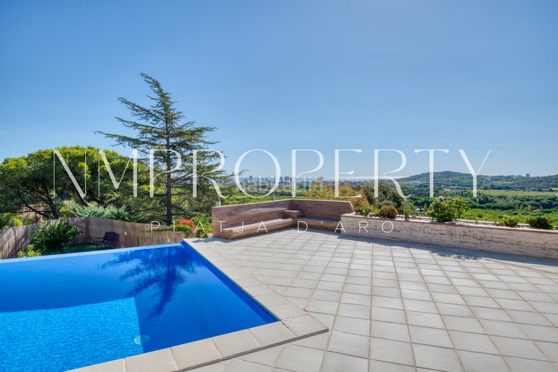 Foto 2ad2bbea-48f8-4705-9b50-9ebb92ffe539. Chalet villa con piscina infinity y espectaculares vistas al mar a 5 minutos de platja d’aro en Platja d´Aro