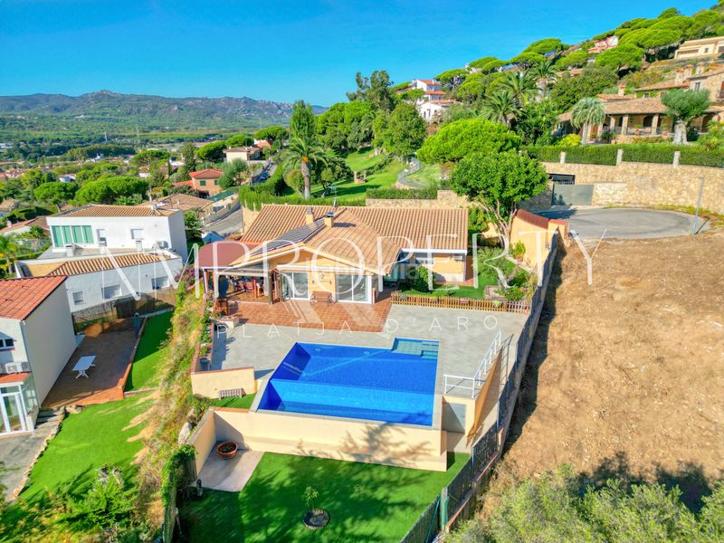 Foto 52e4a3d2-1ebc-4273-908a-b69383ce9c3e. Chalet villa con piscina infinity y espectaculares vistas al mar a 5 minutos de platja d’aro en Platja d´Aro
