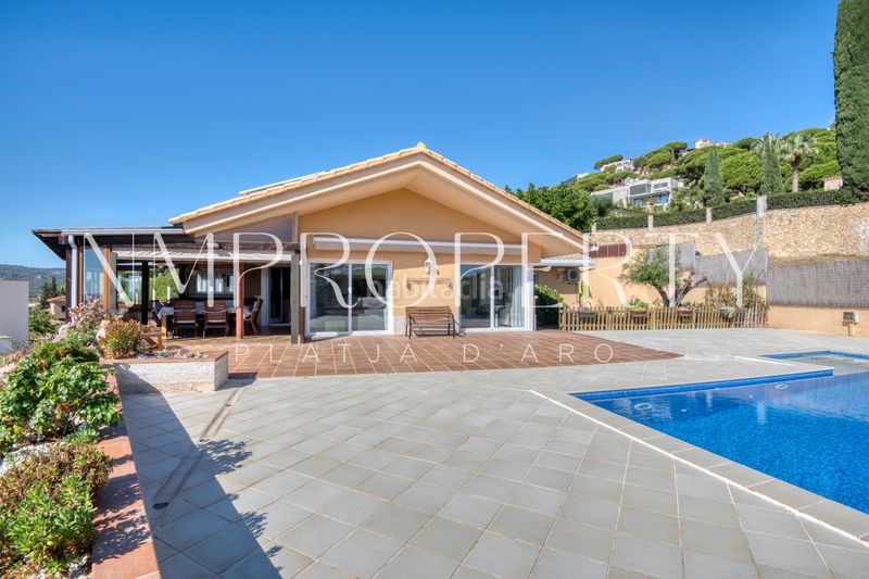 Foto a0fff7d1-b286-4a31-911c-eda7f26f9198. Chalet villa con piscina infinity y espectaculares vistas al mar a 5 minutos de platja d’aro en Platja d´Aro