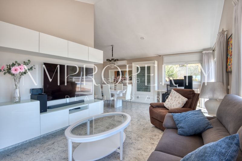 Foto a839fa5b-d3f1-4c55-9e48-83b63efba48c. Chalet villa con piscina infinity y espectaculares vistas al mar a 5 minutos de platja d’aro en Platja d´Aro