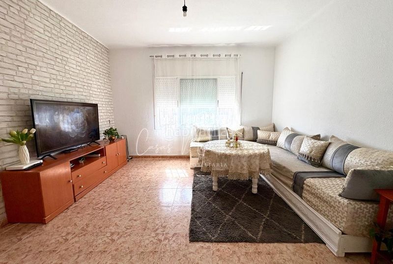 Foto 644e8d95-36b8-4278-aa05-cf19412f88da. Casa aparellada a Centre Miami Platja