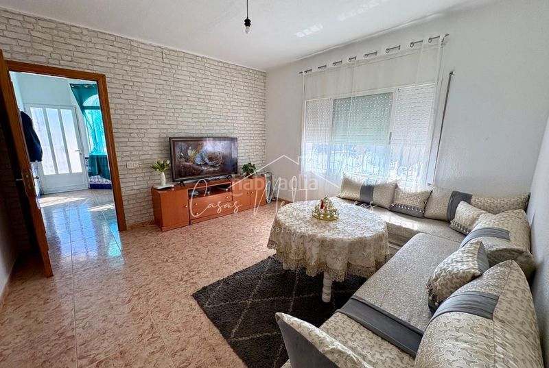 Foto 8f0eefda-cc43-4591-afbd-39282c125248. Casa aparellada a Centre Miami Platja