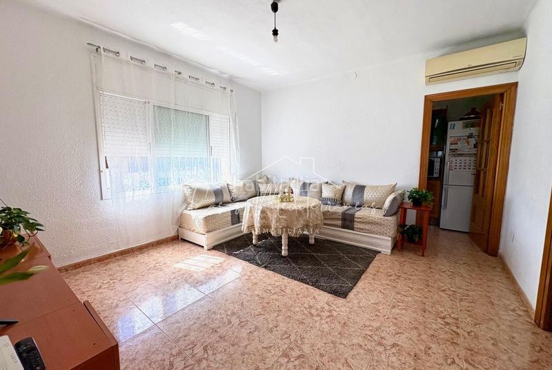 Foto fa5702eb-31ac-4ee2-9247-c17e951d28b1. Casa aparellada a Centre Miami Platja