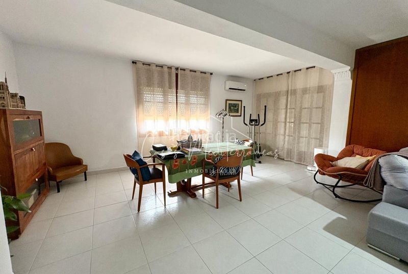 Foto 16b64b23-860a-4209-b021-68103ece9e39. Casa aparellada amb xemeneia calefacció aparcament a Mont-roig del Camp