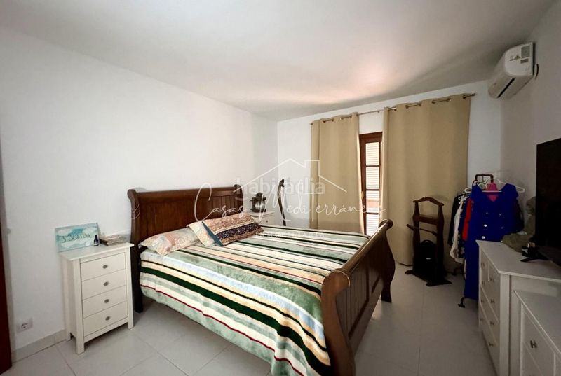 Foto 52b6add5-2d05-4716-b9e4-ebb87b11be19. Casa aparellada amb xemeneia calefacció aparcament a Mont-roig del Camp