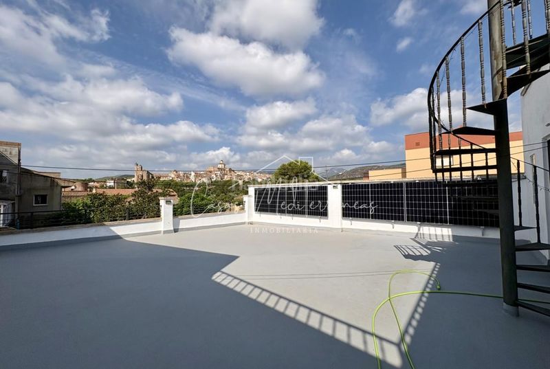 Foto 5a9dc85e-971a-4567-953e-95847428e007. Casa aparellada amb xemeneia calefacció aparcament a Mont-roig del Camp