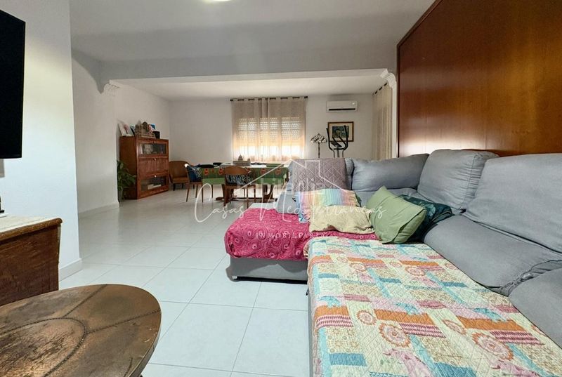 Foto b9561dfe-ebef-4c15-8455-ae1e9e136cf1. Casa aparellada amb xemeneia calefacció aparcament a Mont-roig del Camp