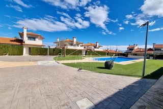 Maison jumelée  Carrer gregal. Casa pareada con licencia turística