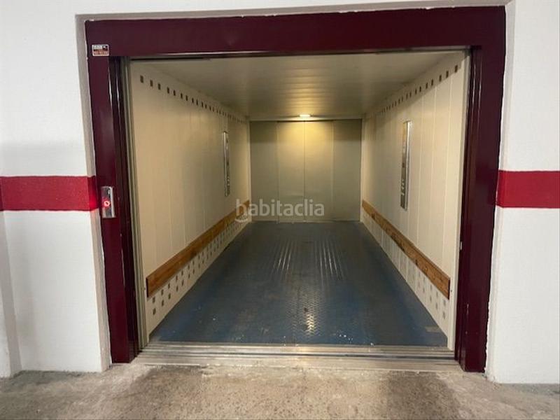 Foto 00cf0f66-d747-493a-b1dc-a49635556e9b. Aparcament cotxe a Avenida de Abril-9 de Octubre Sagunt