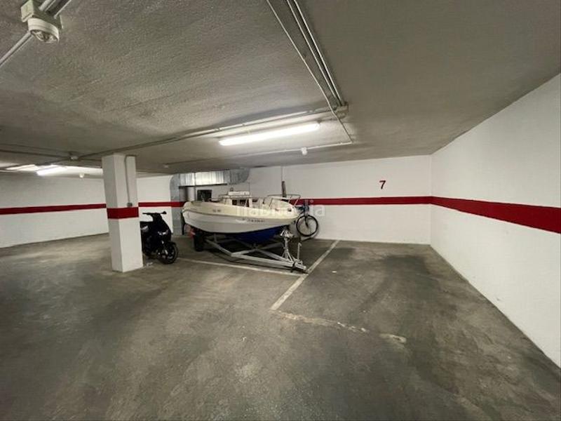 Foto d3066405-b07d-4dc1-b638-5237aba2b298. Aparcament cotxe a Avenida de Abril-9 de Octubre Sagunt