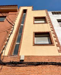 Edifici a Sarrión. Venta de finca con 3 pisos independientes en sarrion teruel
