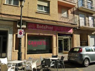 Local Comercial a Cheste. Bajo comercial en buena zona con todo sus servicios y con salida