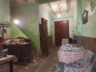 Casa a Cheste. Casa tradicional entre medianeras para rehabilitación integral e