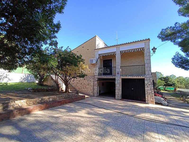 Foto 1013bd8f-4cf9-419a-8262-c48bedf0cdb3. Casa con piscina in Cheste