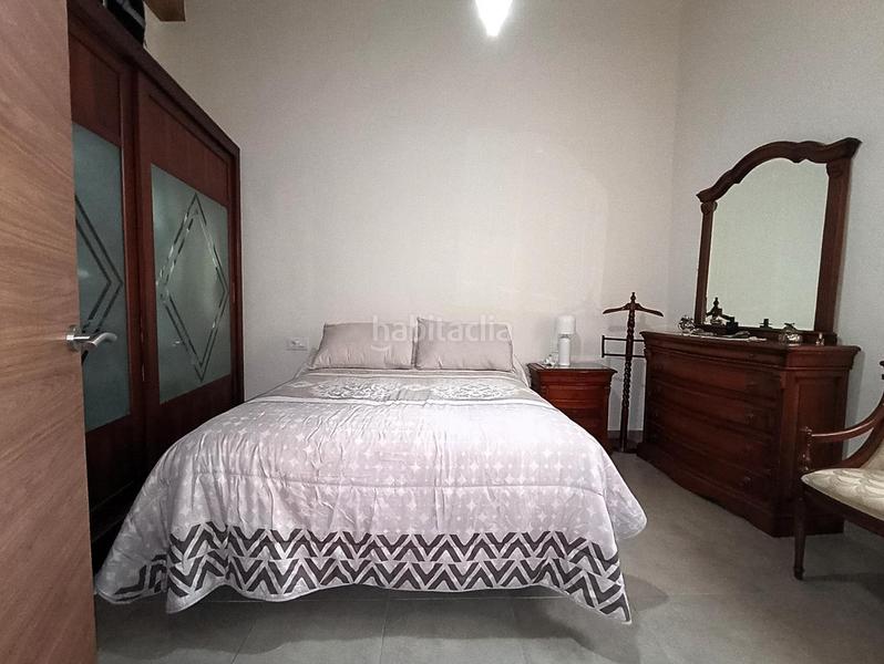 Foto 5bd8a440-55c1-40a9-a21f-e6d6e07f3955. Casa adossada a Cheste