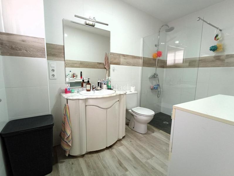 Foto c83b9d11-ca54-44d0-bff1-80cb4cf75a1b. Casa adossada a Cheste