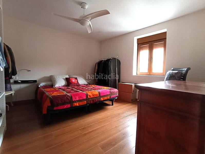 Foto e0bfab0e-ef31-4947-8d09-be1aaee65965. Casa adossada a Cheste