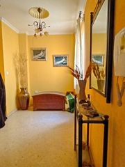 Etagenwohnung in Cheste. Piso luminoso con tres habitaciones, dos baños y terraza en ches