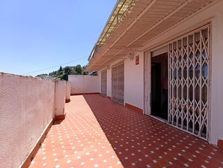 Etagenwohnung in Centro. Piso, cuatro habitaciones, 2 baños y terraza en chiva v