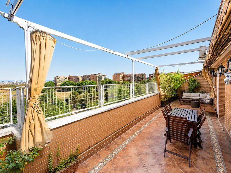 Foto dbafbfe6-415d-40ca-bdad-b3db2b5450a3. Ático  con terraza de 50m2 en Arcos Madrid