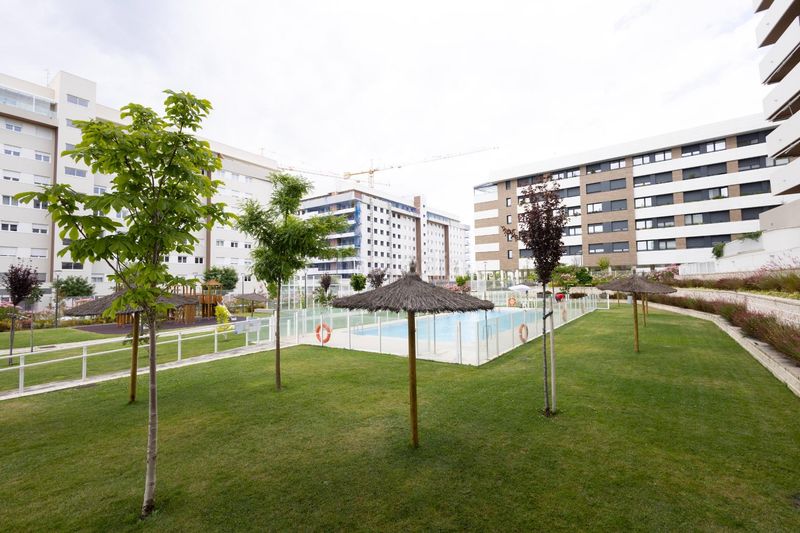 Foto c2f7f00c-cbac-420c-88a5-ddacea4f8ce5. Àtic amb calefacció aparcament piscina a primera fase-nuevo Tres Cantos Tres Cantos