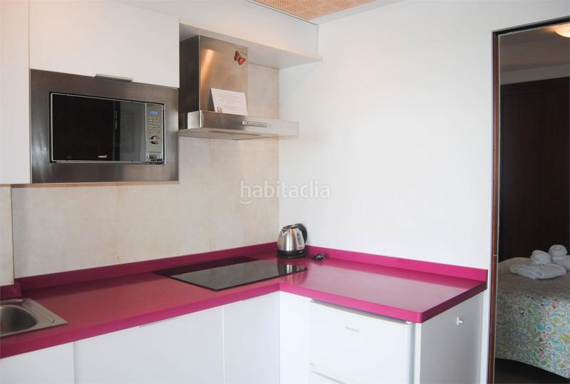 Foto d39fe464-4b4b-4fe3-b0a0-3917a4395dde. Edificio in calle las casillas 12 in Caleta de Velez