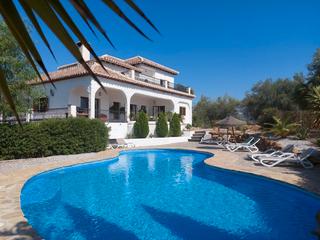 Casa  Lugar mayoralas las. Casa de campo, con piscina
